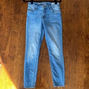 Super Skinny Mid Rise